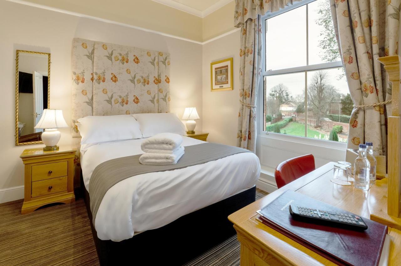 Charades Guest House Hereford Eksteriør billede