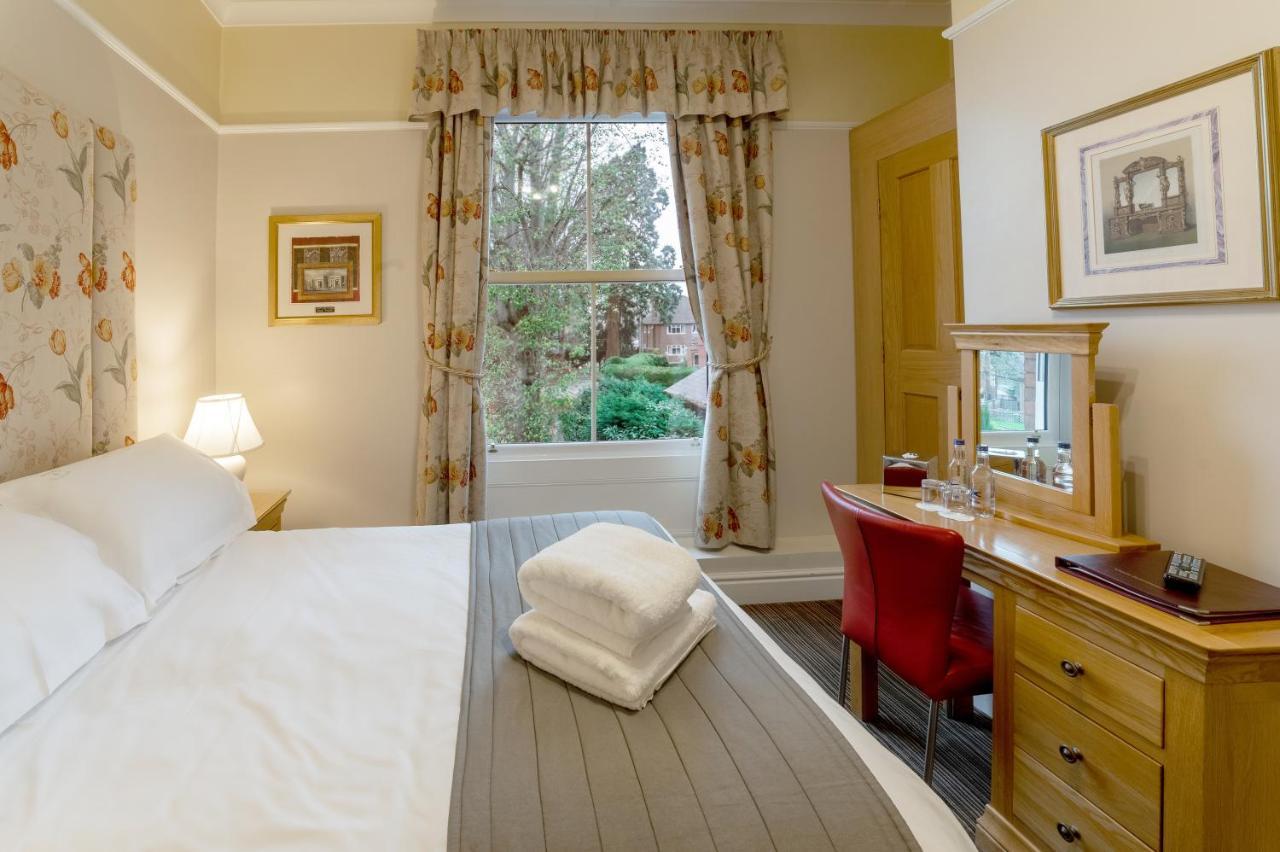 Charades Guest House Hereford Eksteriør billede