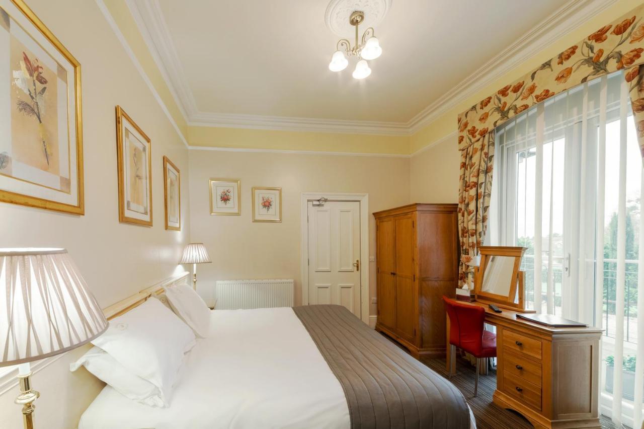 Charades Guest House Hereford Eksteriør billede